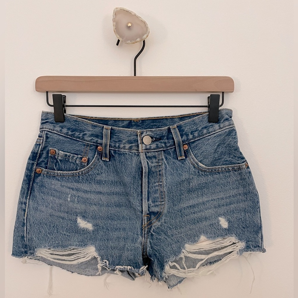Levi: Distressed Denim Shorts – Size 24